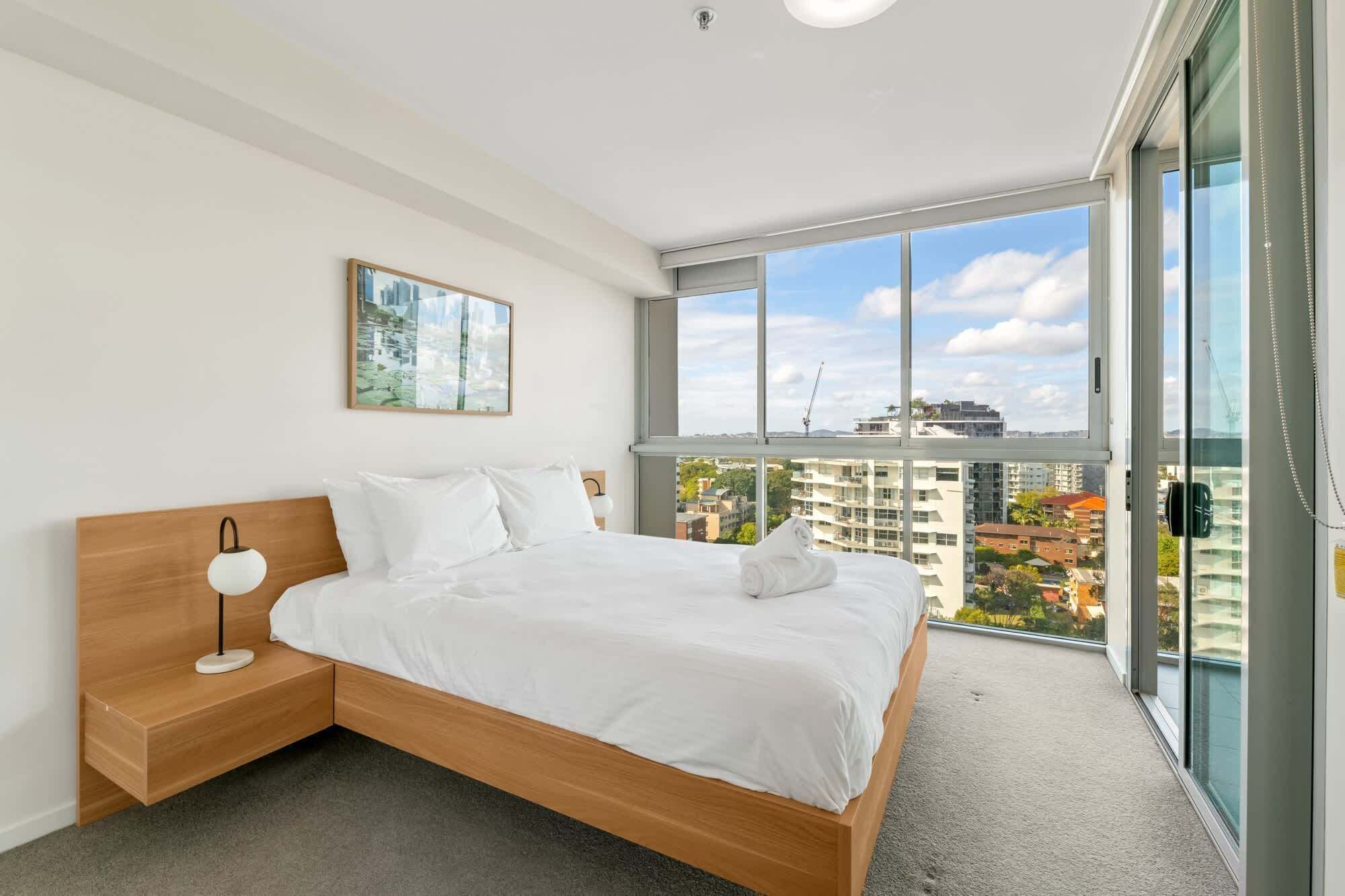 2 bedrooms, desk, iron/ironing board, WiFi