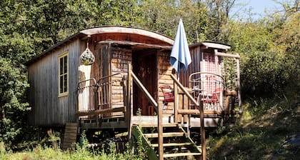 LES ROULOTTES DE RITA, en campagne, piscine, animaux acceptés