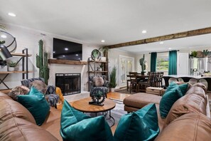 Fernseher, Kamin, Arbeitsbereiche