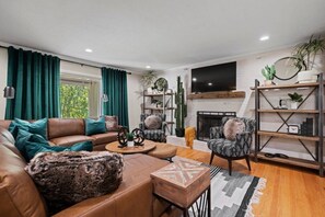 Fernseher, Kamin, Arbeitsbereiche