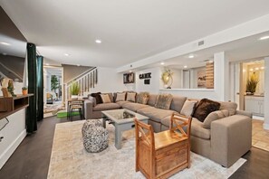 Fernseher, Kamin, Arbeitsbereiche