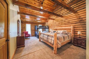 5 bedrooms, iron/ironing board, WiFi, bed sheets