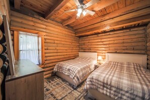 5 habitaciones, tabla de planchar con plancha, wifi y ropa de cama