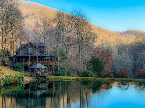 2 Cabins on Private Pond • Sleeps 30•Sauna•Hot Tub