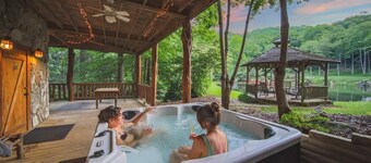 2 Cabins on Private Pond • Sleeps 30•Sauna•Hot Tub