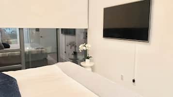 Deluxe Twin Room | Desk, iron/ironing board, free WiFi, bed sheets