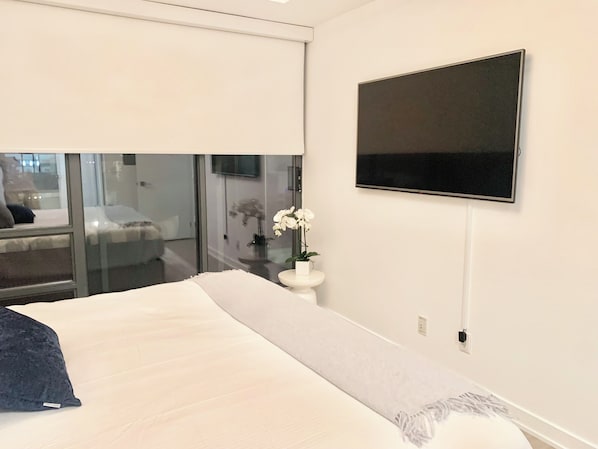 Deluxe Twin Room | Desk, iron/ironing board, free WiFi, bed sheets