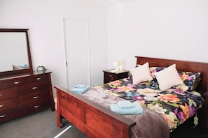 1 bedroom, bed sheets