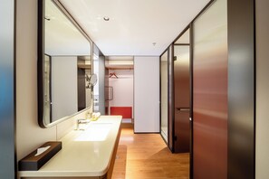 Business Single Room | Blackout drapes, free WiFi