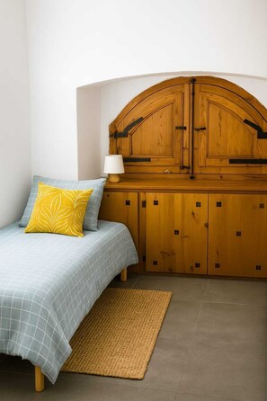 3 bedrooms, iron/ironing board, bed sheets - Cabaña de madera en el centro del Born (Barcelona)