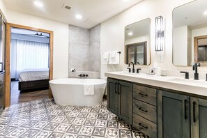 Hair dryer, towels - White Pines 2-Bedroom Suite Located at Westgate Park City (Park City)