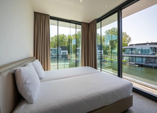 Water Villa in Zeeland by Lake Veere