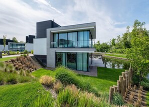 Villa | Exterior