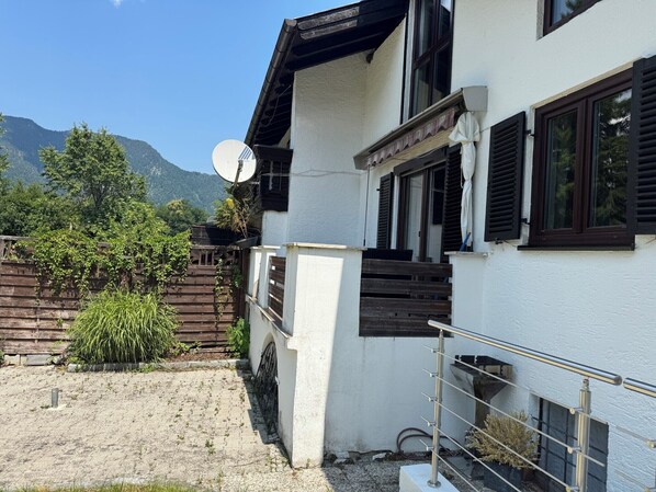 المنشأة من الخارج