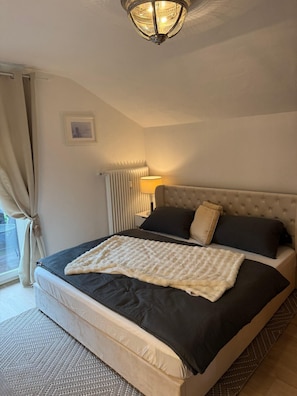 3 bedrooms, bed sheets