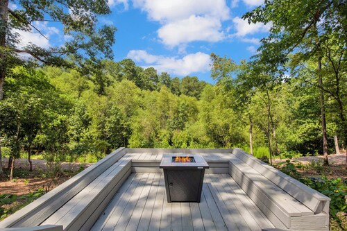 Sweetbay Retreat — Minutes from Fort Bragg, Methodist University, and Downtown!