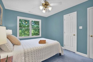 3 chambres, fer et planche à repasser, Wi-Fi, draps fournis