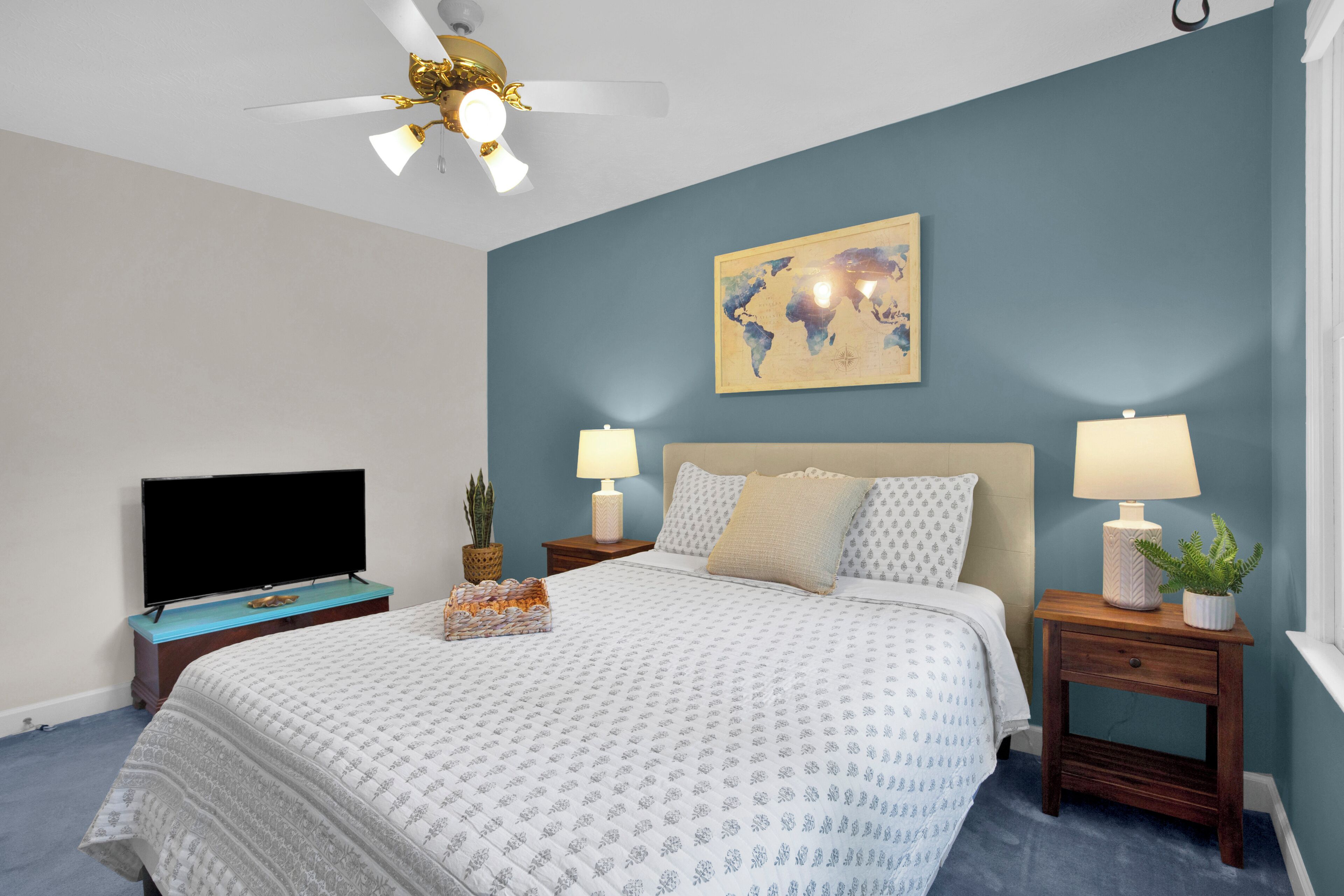 3 slaapkamers, een strijkplank/strijkijzer, wifi, beddengoed