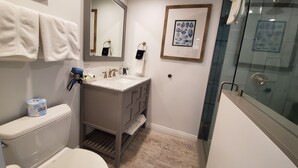 Bathroom - Sea Horse Resort - Villa Ocean Front One Bed Ste - King Deluxe [2. 3} (San Clemente)