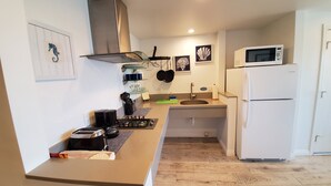 Private kitchen - Sea Horse Resort - Villa Ocean Front One Bed Ste - King Deluxe [2. 3} (San Clemente)