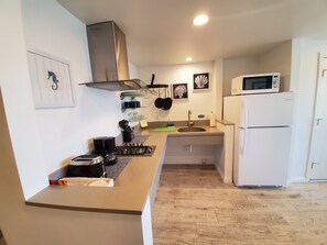 冷蔵庫、電子レンジ、コーヒー / ティーメーカー、トースター