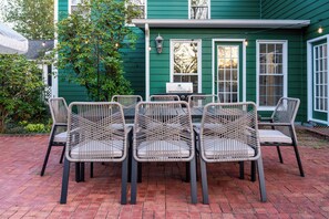 تناول الطعام بالخارج