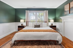 6 bedrooms, iron/ironing board, WiFi, bed sheets