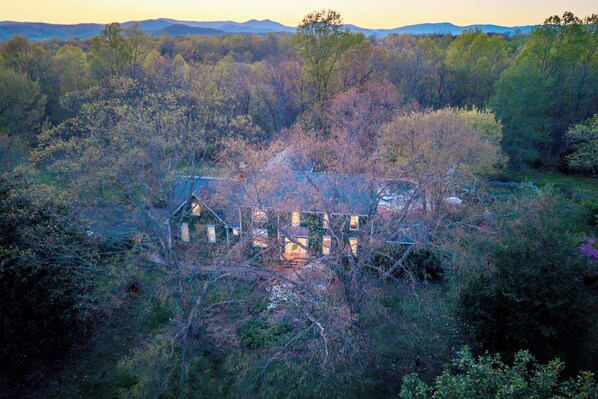 المنشأة من الخارج