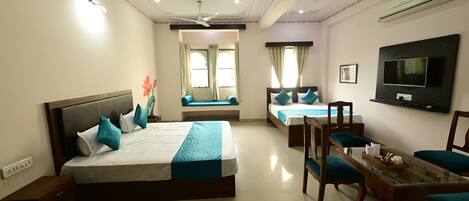 Family Double Room | Desk, free WiFi