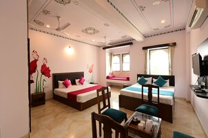 Quarto casal família | Escrivaninha, Wi-Fi de cortesia