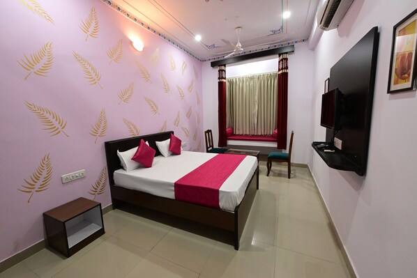 Deluxe Double Room | Desk, free WiFi