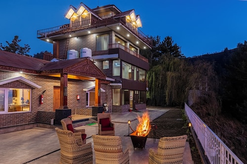 ALAYA STAYS LAFU HOUSE- WOODSCAVE