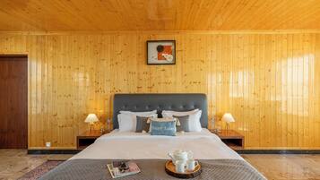 Cottage, 1 King Bed, Balcony, Hill View | Iron/ironing board, free WiFi