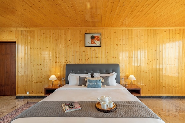 Cottage, 1 King Bed, Balcony, Hill View | Iron/ironing board, free WiFi