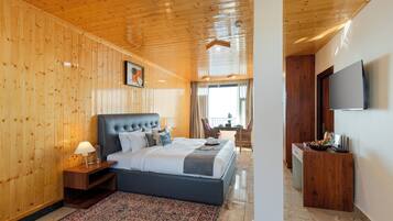 Cottage, 1 King Bed, Balcony, Hill View | Iron/ironing board, free WiFi