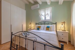 6 slaapkamers, een strijkplank/strijkijzer, wifi, beddengoed