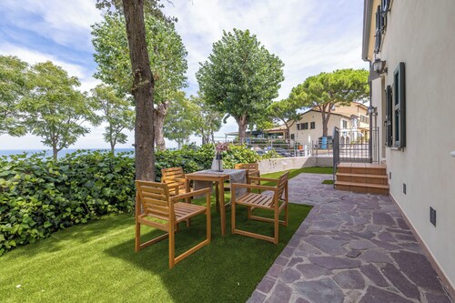 La Finestra sul Mare - Apartment with a view