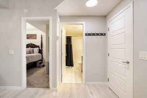 Interior - Victorian Gem – Banff & Spruce Meadows Nearby! (Calgary)