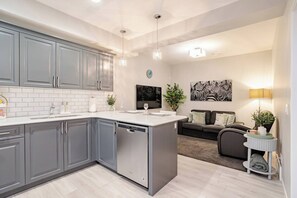 Interior - Victorian Gem – Banff & Spruce Meadows Nearby! (Calgary)