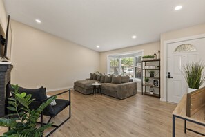Smart TV, fireplace