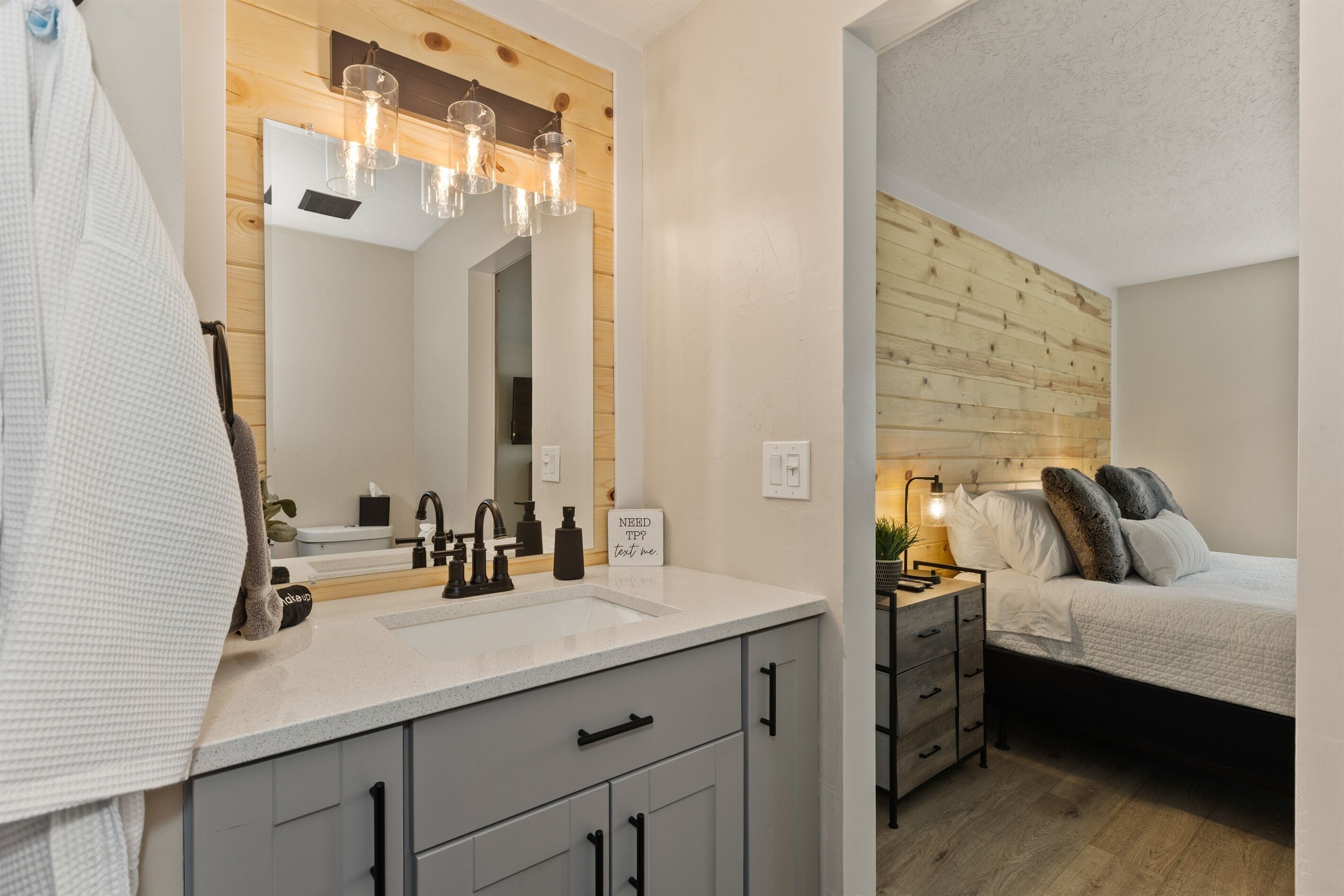 2 habitaciones, tabla de planchar con plancha y wifi gratis 