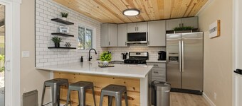 Modern Eagle Retreat|Fully Furnished|MTR Friendly