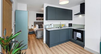 Matlock Town Centre Flat Near Transport Links