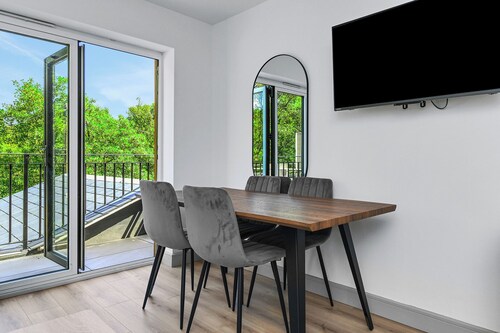 Matlock Town Centre Flat Near Transport Links