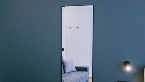 Superior Double Room, Partial Sea View | In-room safe, desk, iron/ironing board (on request), WiFi (free) - LumiaRooms (Milazzo)