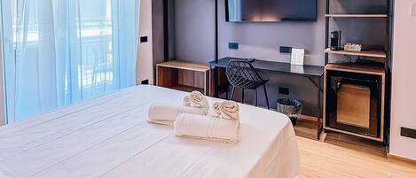 Chambre Double Junior | Coffres-forts dans les chambres, bureau, fer et planche à repasser