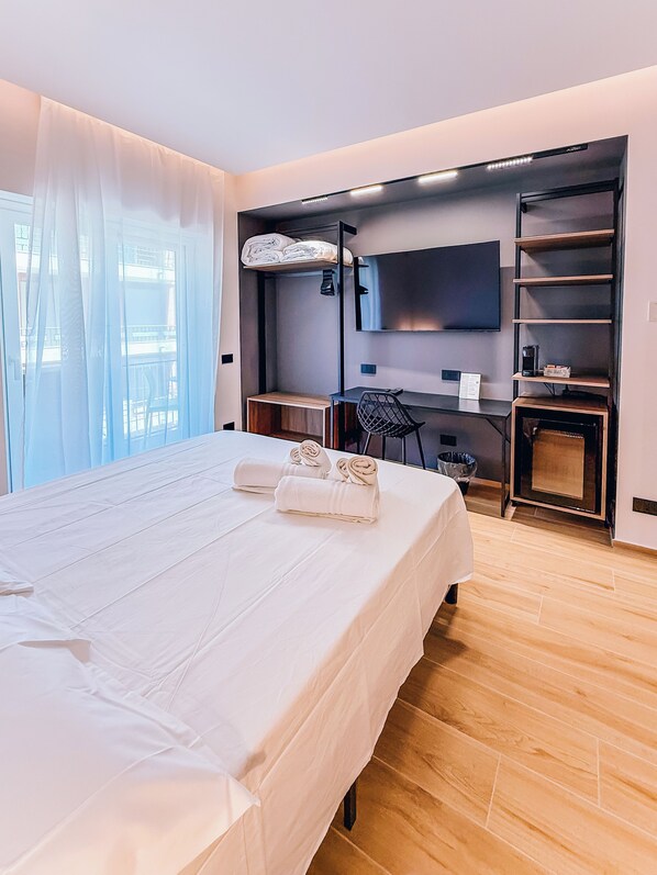 Chambre Double Junior | Coffres-forts dans les chambres, bureau, fer et planche à repasser