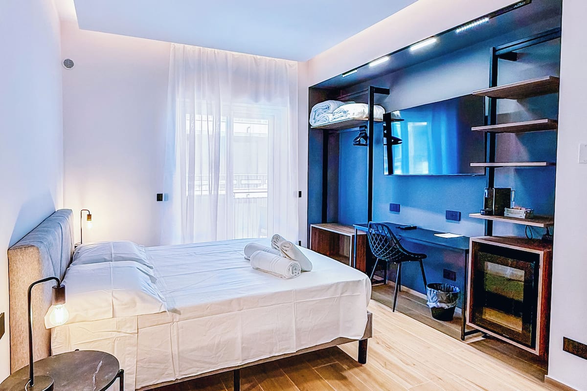 Habitación junior, para no fumadores | Caja de seguridad en la habitación y escritorio