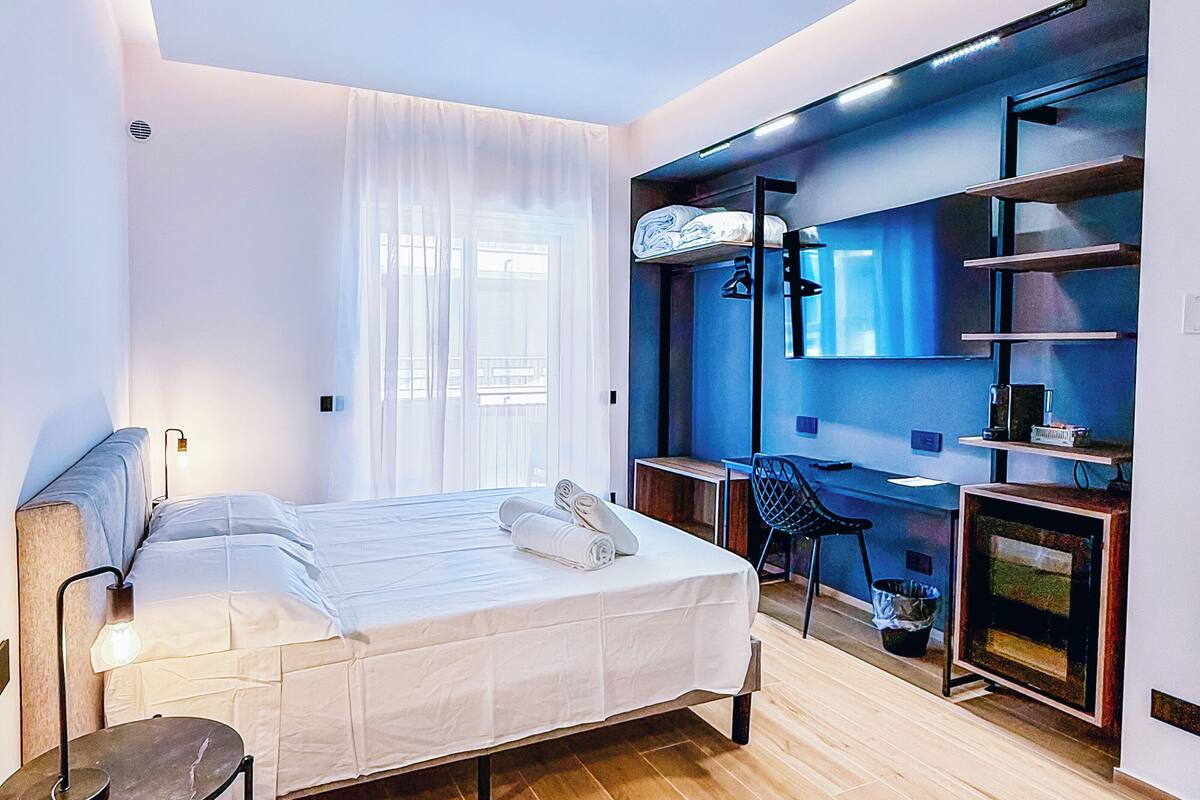 Junior Double Room | In-room safe, desk, iron/ironing board, free WiFi