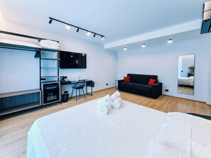 Quarto casal superluxo, vista parcial para o mar | Cofres nos quartos, escrivaninha, ferros/tábuas de passar roupa